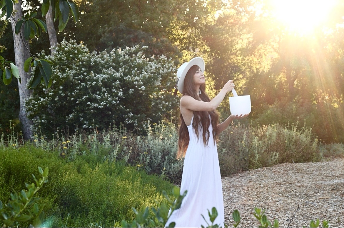 If you’ve ever received Reiki from Loci, then you already know. This Saturday, Loci will be moving through the room during the sound bath, offering her signature Reiki touch.
Every time she offers healing, someone asks, “Whose hands were those?”
If she finds her way to you, let yourself melt.
You’ll understand why everyone asks. 🤍✨
🌹
.
.
.
#soundbath #meditation #reiki #energy #energyhealing #thesacredsisters #love #heal #losangeles