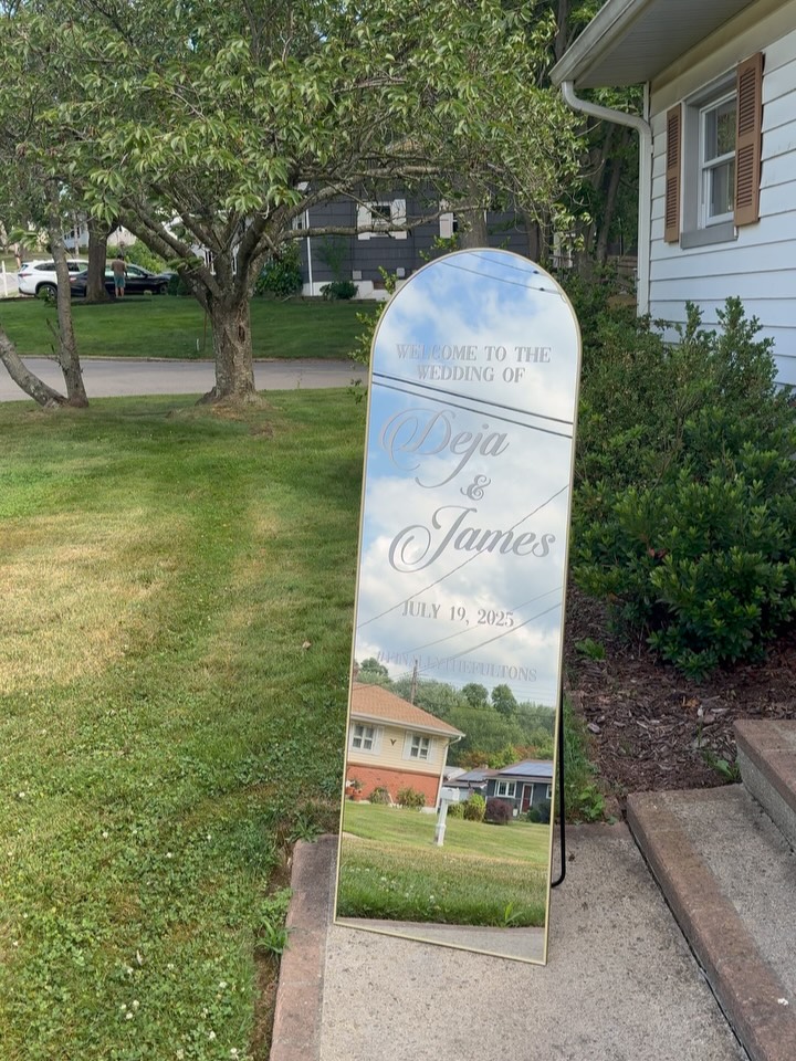 Custom Wedding Welcome Mirror for The Fultons 🤎 Congratulations, Deja and James! 🥂💍👰🏾♀️🤵🏽Thank you Warren and Yadley for the photos 🫶🏾
#wedding #mirrorsign #weddingdecor #welcome #newlyweds