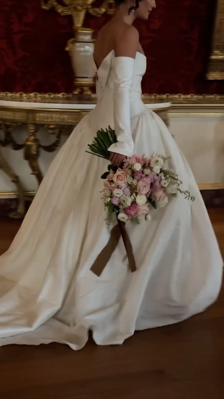 The stunning portrait gallery at @harewoodhouse is the perfect backdrop for your couple portrait session on your wedding day.
A gorgeous shoot planned by the wonderful @bigsisterevents with a lush team!
Concept, Planning & Co-ordination - @bigsisterevents
Content & edit - @_therelaxedbride
Venue - @harewoodhouse
Photographer - @clairemccleanphoto
Videography - @memoriesofamorefilms
Model Couple - @estelleandyounes
Styling - @shindig.event.styling
Floristry - @bettysflowerclub
Dress Designer - @bronwen_bridge
Celebrant - @eleanorthecelebrant
Cake Designer - @theorchidkitchen
MUA - @makeupartistrybylily
Hair - @mua_chrys.chapman
Jewellery - @studiosoljewellery
#opulance #harewoodhouse #weddinginspiration #styledshoot #weddingstyledshoot #yorkshirewedding