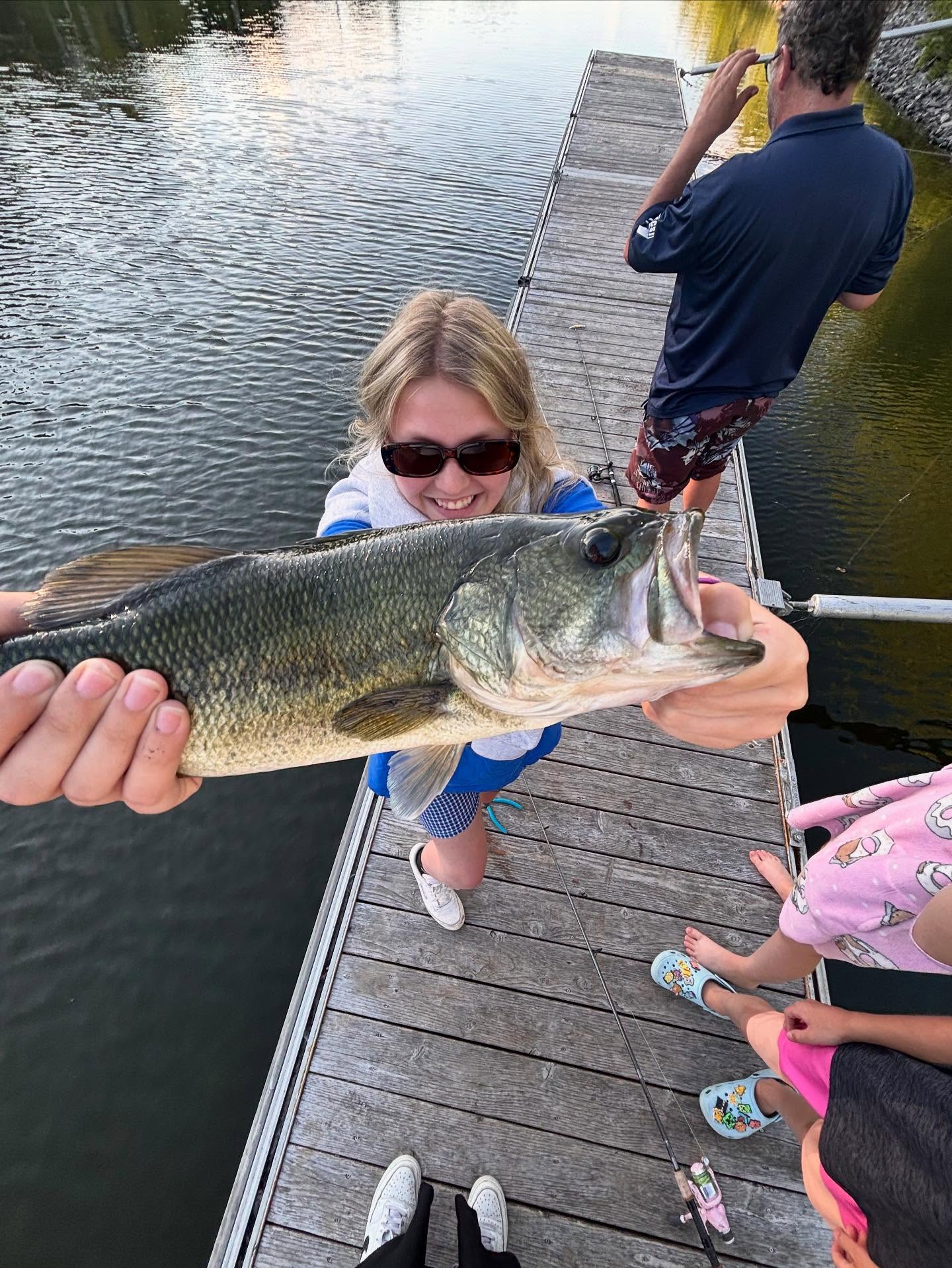 🎣🐠🐟
La pêche avec la Mdj c’est devenu notre activité numéro un cet été !! Merci à tout les jeunes qui s’impliquent dans l’activité et qui trippe autant que nous ! 🫶