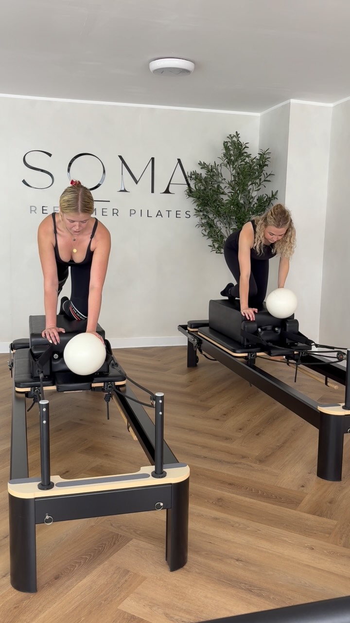 Do you know what goes through your instructor’s mind? 🤭 A little fun never hurt anybody, right?
#reformerpilates #somapilates #ashtonunderlyne #reformerpilatesmanchester
