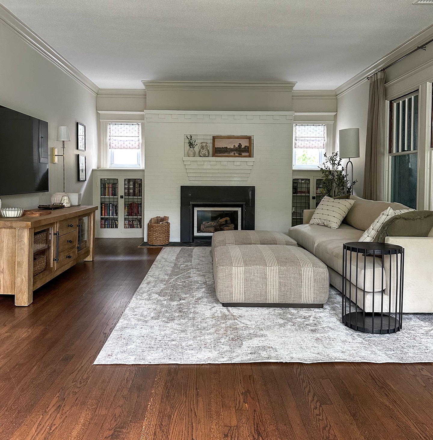 It’s hard to capture the feeling of a whole room in a photo. But here’s a couple attempts.
.
#livingroomstyle #livingroomgoals #interiorsinspiration #interiors4you #homestyledecor #myhomestyle4you #westernmasmallbusiness #doingneutralright #neutrallivingroom