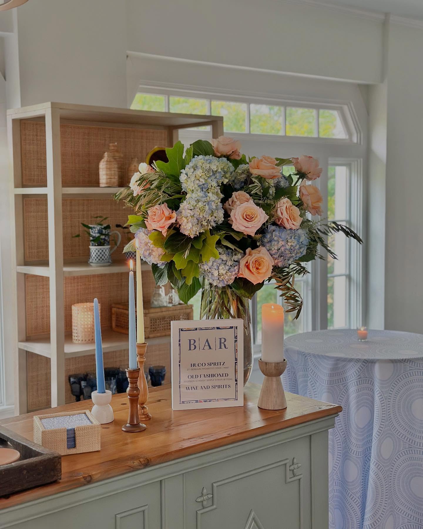 It’s Spritz season. How do you like to “spritz”? This event featured a Hugo Spritz as one of their signature cocktails- always a fun way to add a custom touch to any event.
.
.
.
.
.
.
.
#spritzseason #hugospritz #signaturecocktail #signaturedrink #barflowers #barideas #bardecor #floraldesign #luxuryflorist #luxuryflowers #evanston