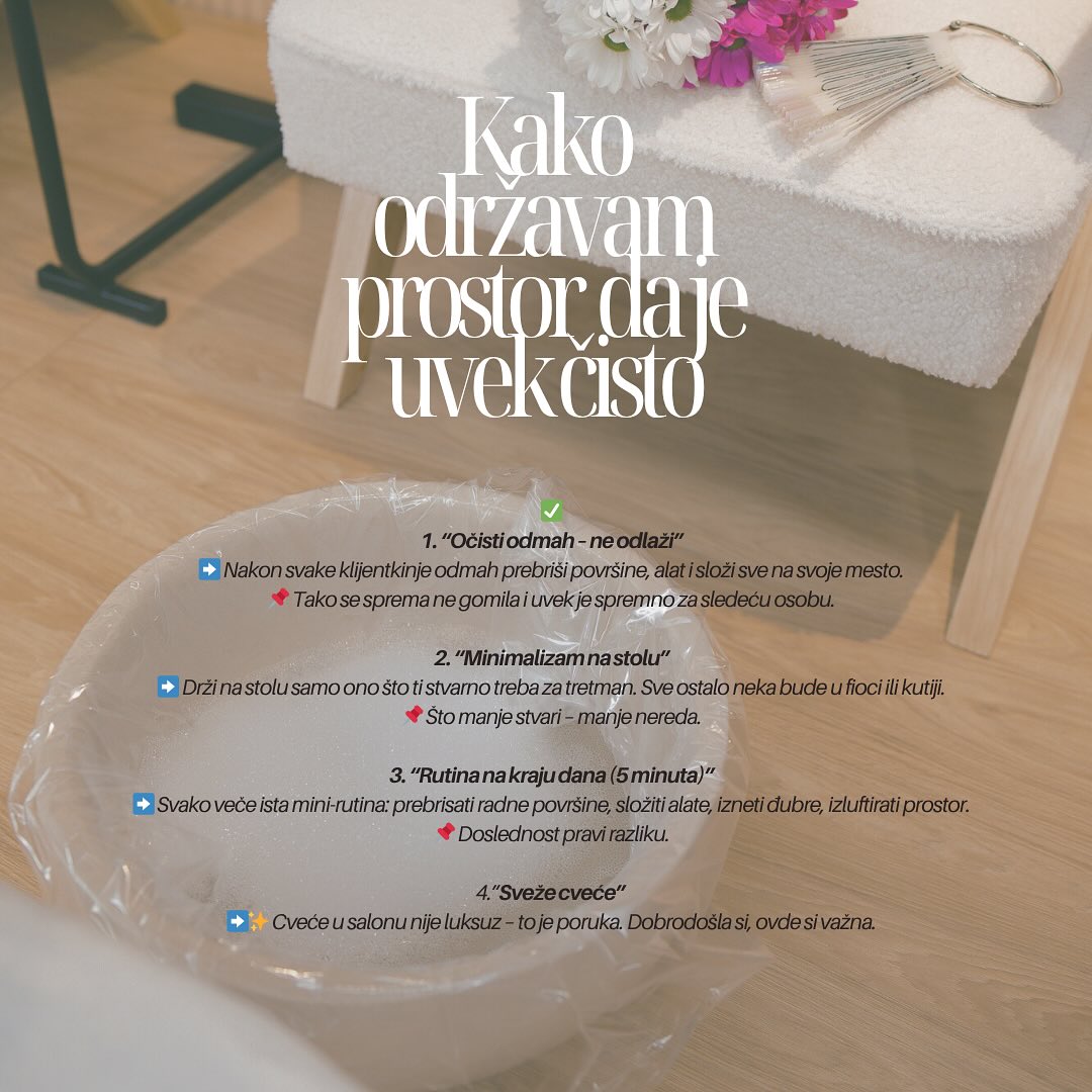 Ulešpajte svoj prostor svakodnevnicom.
Sitnice kao što su sređen sto, mirisna sveća, ili sveže cveće – menjaju energiju mesta u kom radimo i stvaramo.
Čistoća je rutina, ali toplina dolazi iz pažnje prema detaljima.
Zato kod nas uvek miriše na lepo, izgleda uredno i oseća se – prijatno.