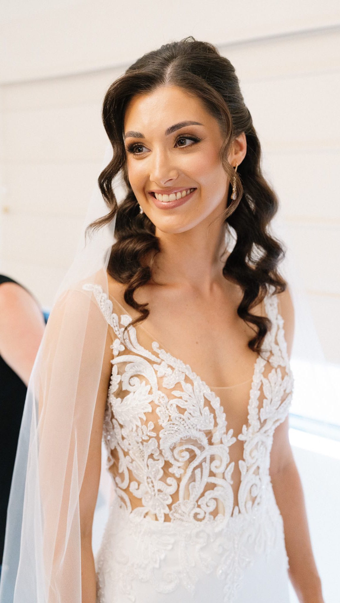 During every bridal hair prep and style are these (much needed) moments of calm 🫶🏼
It’s your time to do whatever you need- reply to messages, have a bite to eat (as it may be the last opportunity you get before putting your dress on), finalize details with your planner, or even finish your vows 💌
This time is just for you. A pause to breathe, reset and step into your day feeling calm and beautiful ✨
——————
Mandurah based bridal hairstylist specializing in polished, romantic wedding hairstyles
——————
#bridalhair #weddingmorning #bridetobe #bridalstylist #perthwedding #calmgettingreadyvibes #weddinghairstylist #bridalprep #bridalmorningmoments #supportivevendor #hairprep #softglamhair #romanticbridalhair