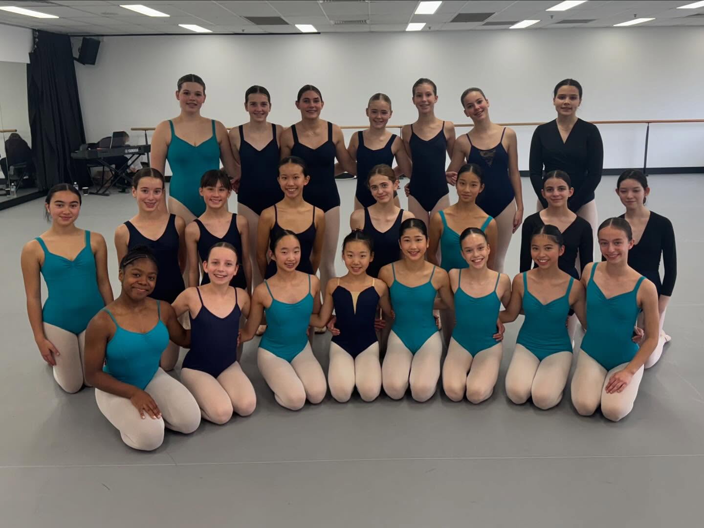 #cecchettiballetNSW students had the amazing opportunity to work with our NSW Examiners at our Exam Intensive during the holidays.
Grade 4, 5, 6, Intermediate & Advanced 1 students spent the day improving & refining their syllabus work before their exams this term.
Thank you to our NSW Examiners for sharing your expertise.
Thank you @whitneyschofieldcoaching for allowing us to work in your beautiful studios.
#cecchettiballetaustralia #cecchettiballet