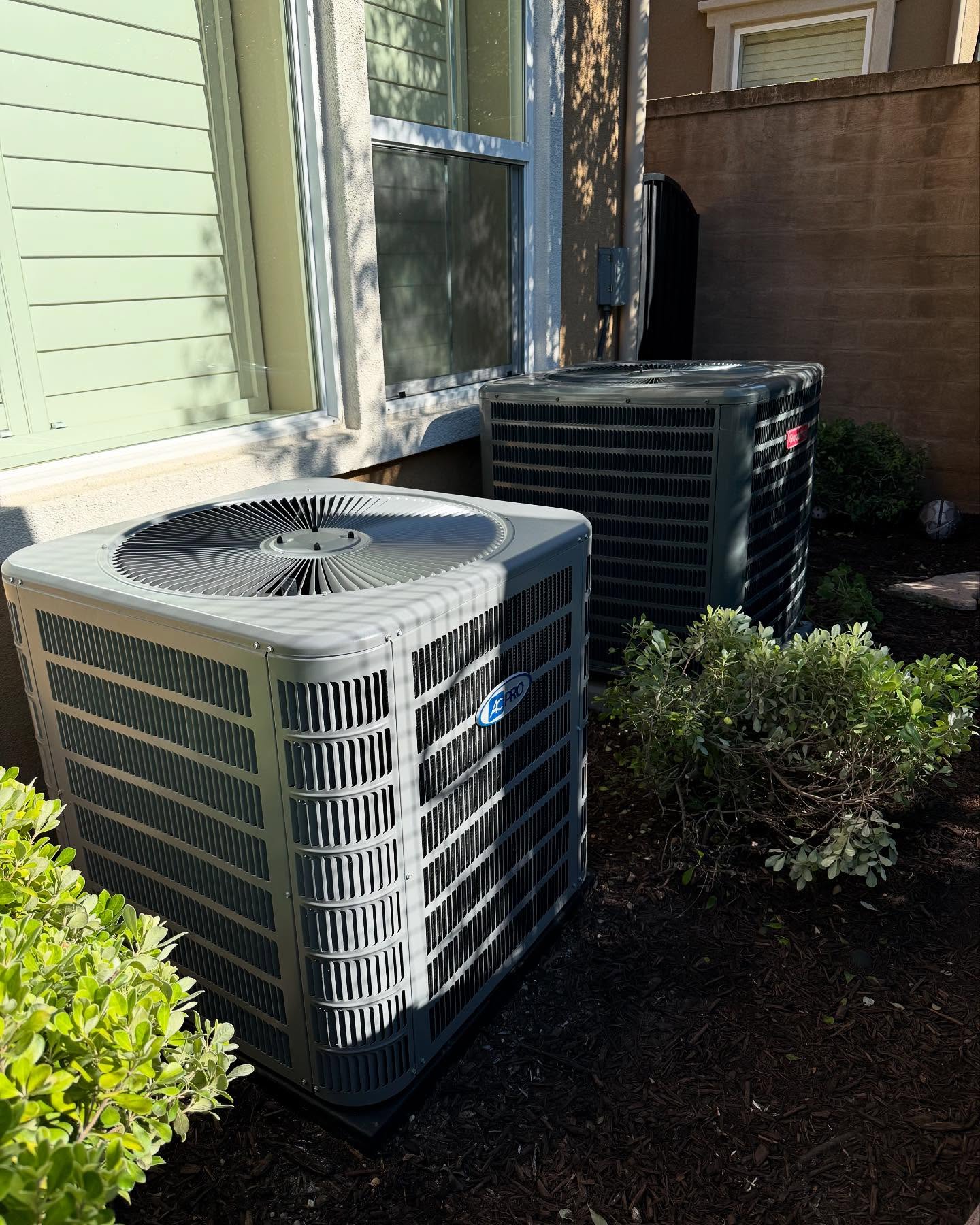 Old falling apart 3.5 Ton Goodman R410A split AC condenser was replaced with new 3.5 Ton 17 SEER R410A AC Pro condenser in a beautiful Aliso Viejo house #acpro #splitac #hvacinstall #hvacreplacement #hvactechnician #hvaclife #california #orangecounty #alisoviejo