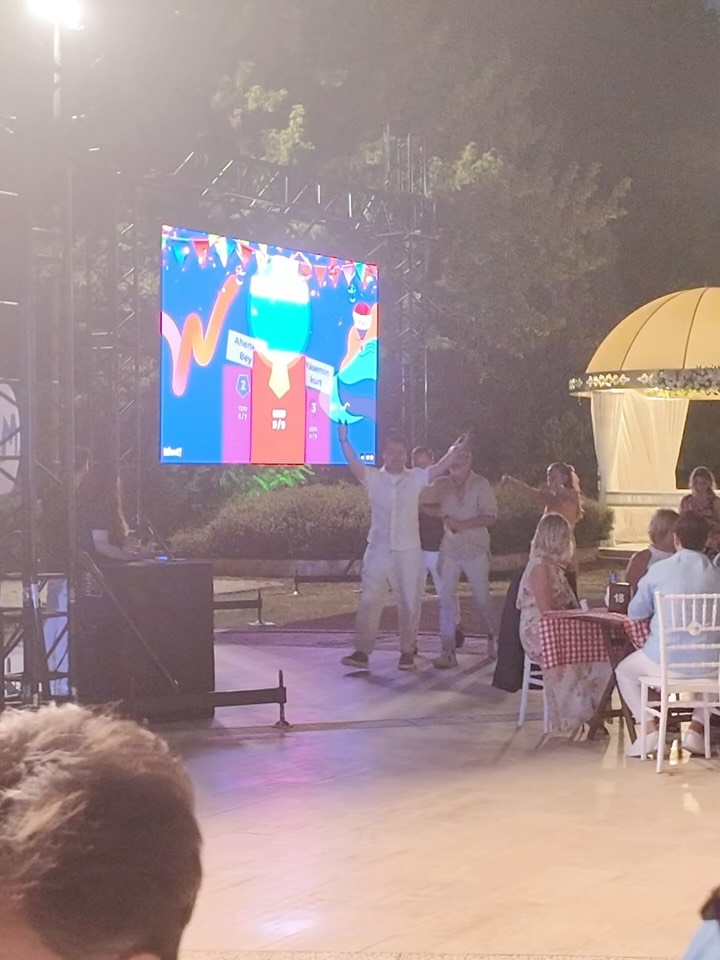 🥇2025 RE/MAX Yaz Festivali’nden harika anılarla döndük!
Kahoot yarışmasında 1. oldum — tam 1500 kişi arasından! 🧠🏆
Ayrıca RE/MAX Eksen olarak yine en iyi ciro sıralamasında ödülümüzü aldık! 💼👏
Sevgili eşim ve RE/MAX’li dostlarla dolu dolu, bol kahkahalı, ilham verici bir gün geçirdik.
Bu güzel organizasyon için @remaxturkiye ’ye yürekten teşekkürler! 🙏❤️
#RemaxYazFestivali2026 #RemaxEksen #RemaxTürkiye #KahootBirincisi #EnİyiCiro #RemaxAilesi #BaşarıBirlikteGüzel #GayrimenkulDanışmanı #RemaxArmağanKocabaş #İlhamVericiAnlar #Networking #RemaxLiderleri