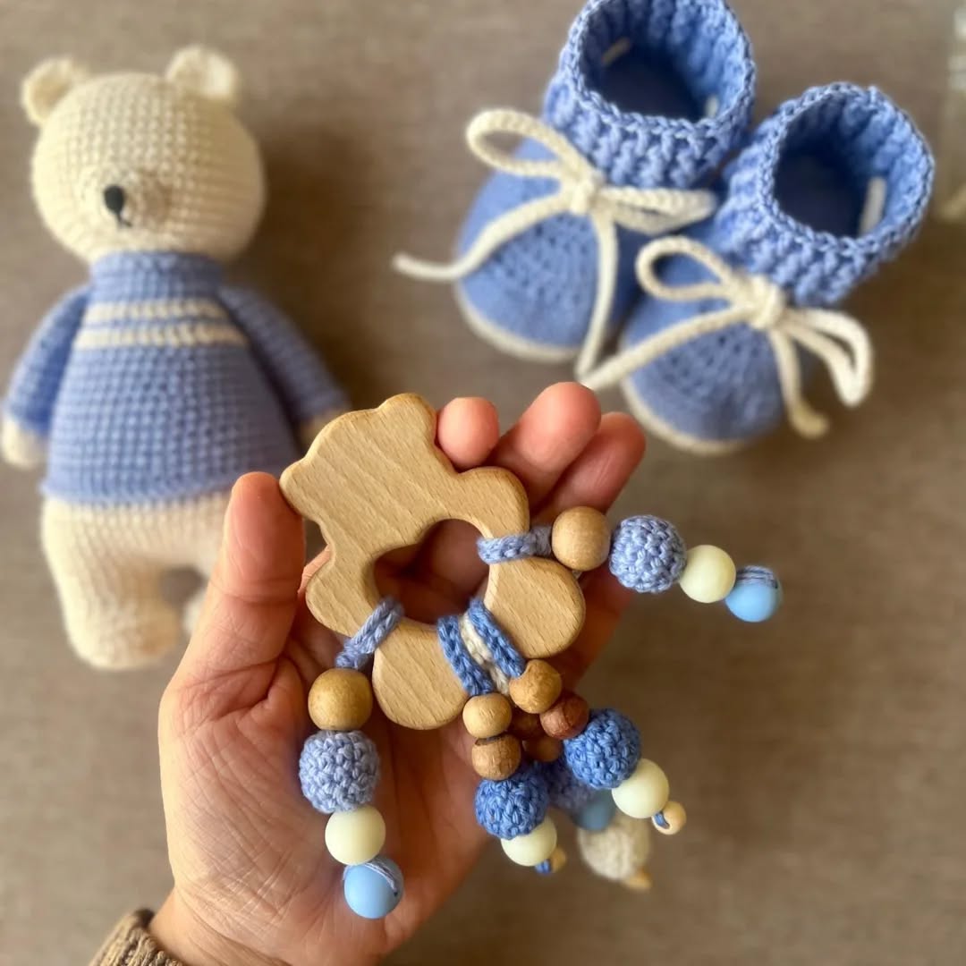 A little bundle of blue love 💙
Crochet Baby Shoes
Soft Rattle
Bear
Handmade with love, perfect for gifting
📩 DM to order your custom set!