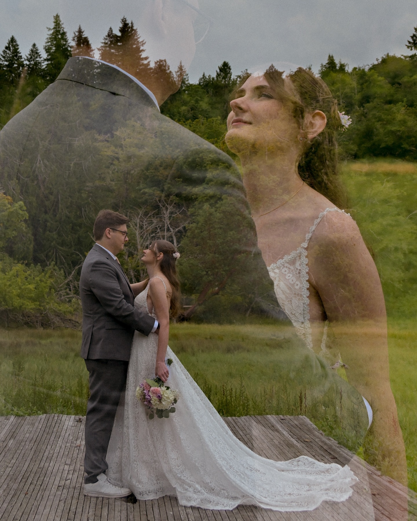 Erik & Shelby 🤍✨ wedding photos taken in Seabeck Washington on a perfect foggy morning!