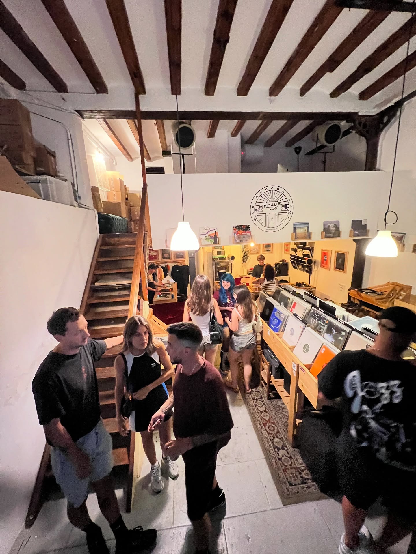 Barcelona, siempre un placer volver 💛🇪🇸
Huge thanks to everyone who passed by @madrecordshop_barcelona a couple weeks ago for our Serialism 18 Years In-Store Session! 🤩
Vibes were intimate, warm, and spontaneous, just how we like it 💎
Big love to the MAD crew for the beautiful energy and hospitality, and the diggers who shared the moment with us.
Shoutout to our selectors:
@august.artier
@guedes.music
@kidmoss
@rhomomit
@weg_music
@cesarevsdisorder.official
Next stop -> São Paulo -> loading!
..stay tuned 🚧