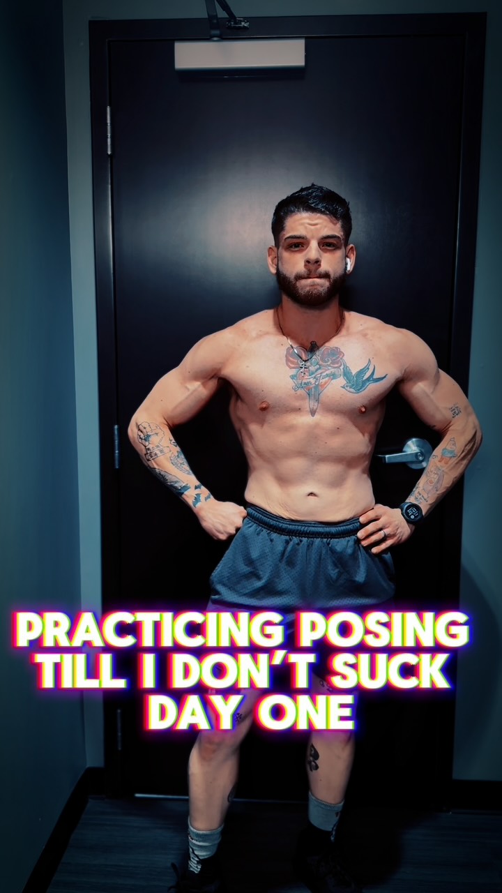 Today’s lesson: Flexing is easy. Making it look good? Not so much. #classicphysique #classicphysiqueprep #progress #fitness