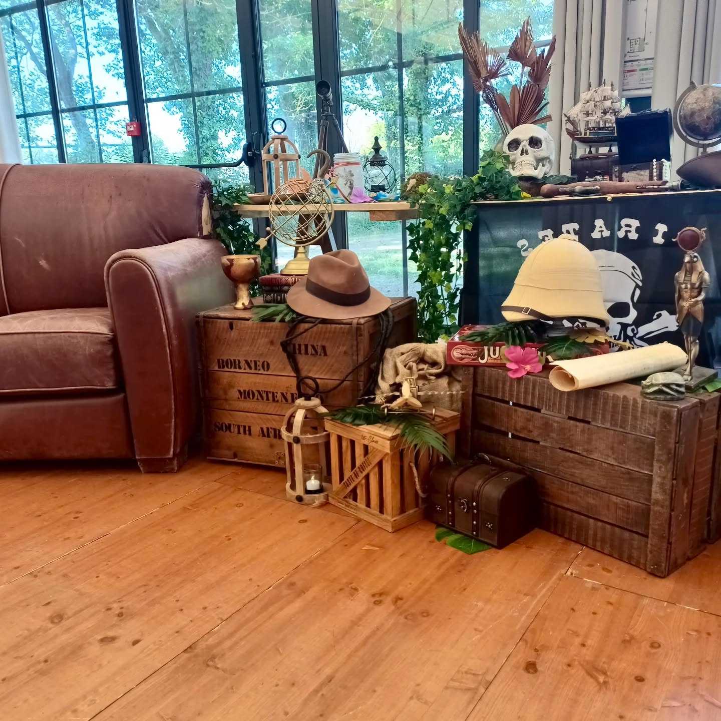 Ambiance cinématographique dans l'orangerie du château de la Mothe-Chandeniers pour le mariage de J&N
#chateaumothechandeniers #cinema #decorationcinema #weddingceremony #decorationmariage #thelittlefactory86 #mariagepoitiers #salledemariage