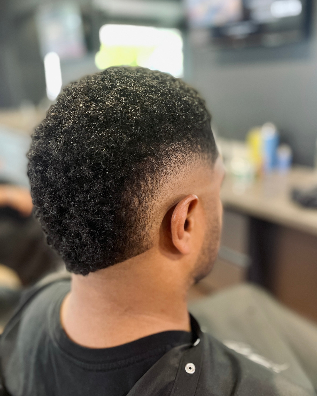 Why did the customer cross the road? To get a razor fade at our barbershop! đ Donât wander too far, book your appointment today at www.ro-yalkingsman.com.au *Link in bio*
Cut by @kenyacutt
#RazorFade #HairGoals #Barber