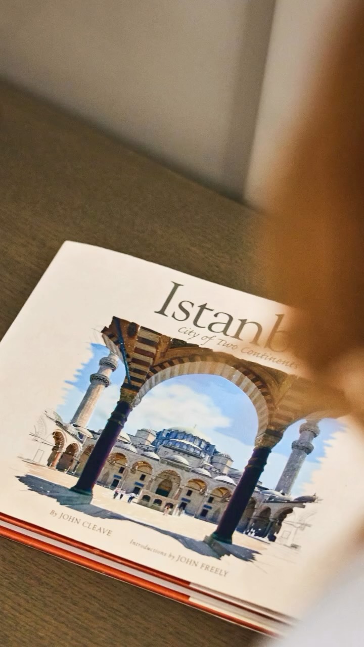 A City Escape Woven into the Cultural Heart of Istanbul: Avantgarde Urban Taksim
Wake up just steps from Galata Tower and start your day immersed in history. Stroll down the vibrant streets that lead to the Bosphorus, enjoy the views from charming cafés, or take a contemplative pause at the Galata Mevlevi Lodge.
Treat yourself to local classics like Kızılkayalar or the vintage charm of Markiz Patisserie. Recharge with a swim in the indoor pool, then step into the cultural scene at the Atatürk Cultural Center.
In the evening, head to Galataport for a blend of global cuisine, stylish boutiques, and a seaside setting that captures Istanbul’s essence.
All just minutes away from Avantgarde Urban Taksim—where art, flavor, and atmosphere come together in a vibrant summer city experience.