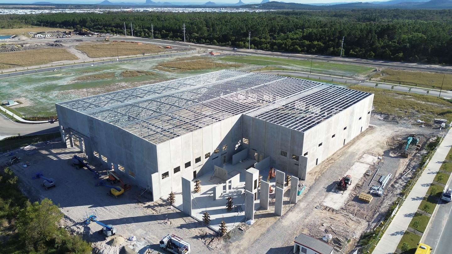 Walls are up and steel is in on this 6500m2 project
Steel - @coasteel_engineering
Riggers - @dscranerigging
Concreterโs - Gold Concreting
Concrete - @cordwells_concrete