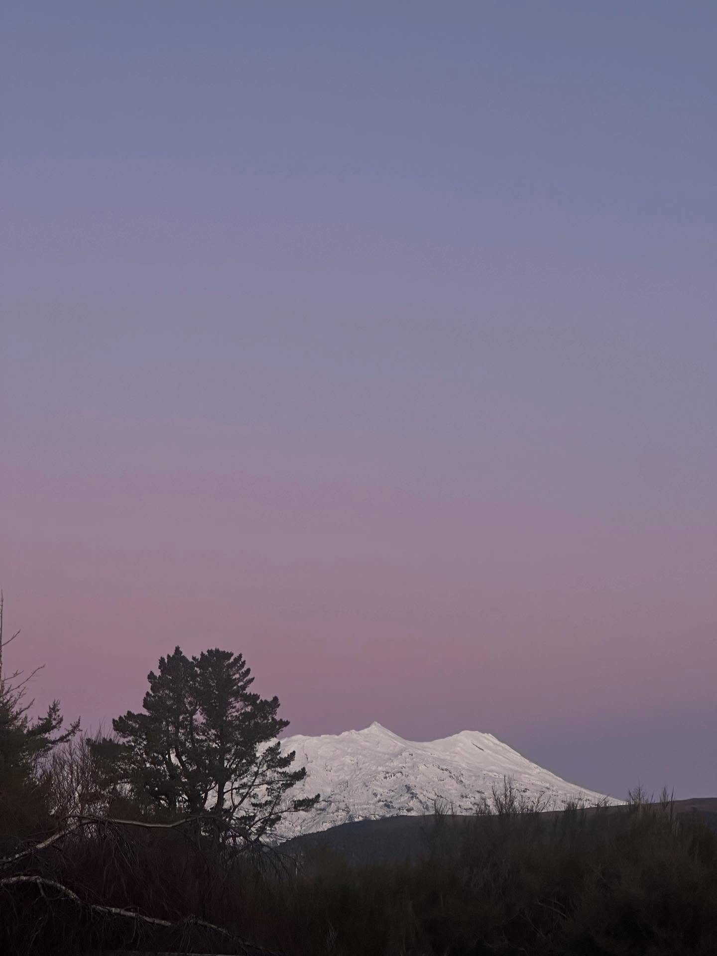 Beautiful Mountains 🏔️
👉https://www.adventurelodge.co.nz
#skiruapehu
#tongarironationalpark