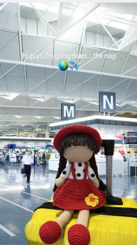 Red girl is packed and ready to travel around the world
🧳✈️❤️