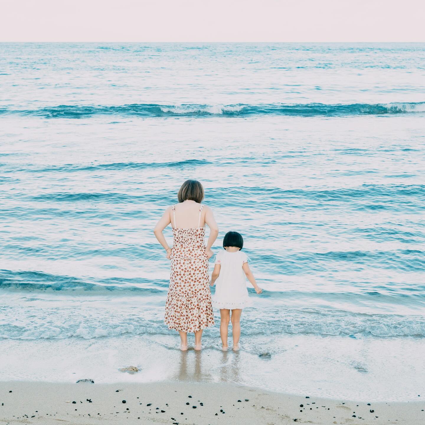 Many parts make us whole! Last week I talked about the inner critic part of us and this week I’m focusing on the inner child.
Being out of touch with our inner child can lead to:
•being hard and rigid
•self-sabotage
•stuck and feeling unmotivated
•lacking joy and pleasure in our lives
Connecting to our inner child plays an important role in our healing. As @dralexhoward says, “we can’t heal what we don’t feel.”
In the next post I will talk about ways we reject our inner child, how it interacts with our inner critic, and the need for reparenting our inner child.
(Not an ad and not sponsored)
#wavesofhealing #healing #waves #emotions #emotion #emotionalhealth #emotionalhealing #emotionalrelease #wellness #alternativehealing #health #bodycode #emotioncode #oils #essentialoils #eft #tft #aroga #frisco #texas #innerchild #heal #feel #feelings