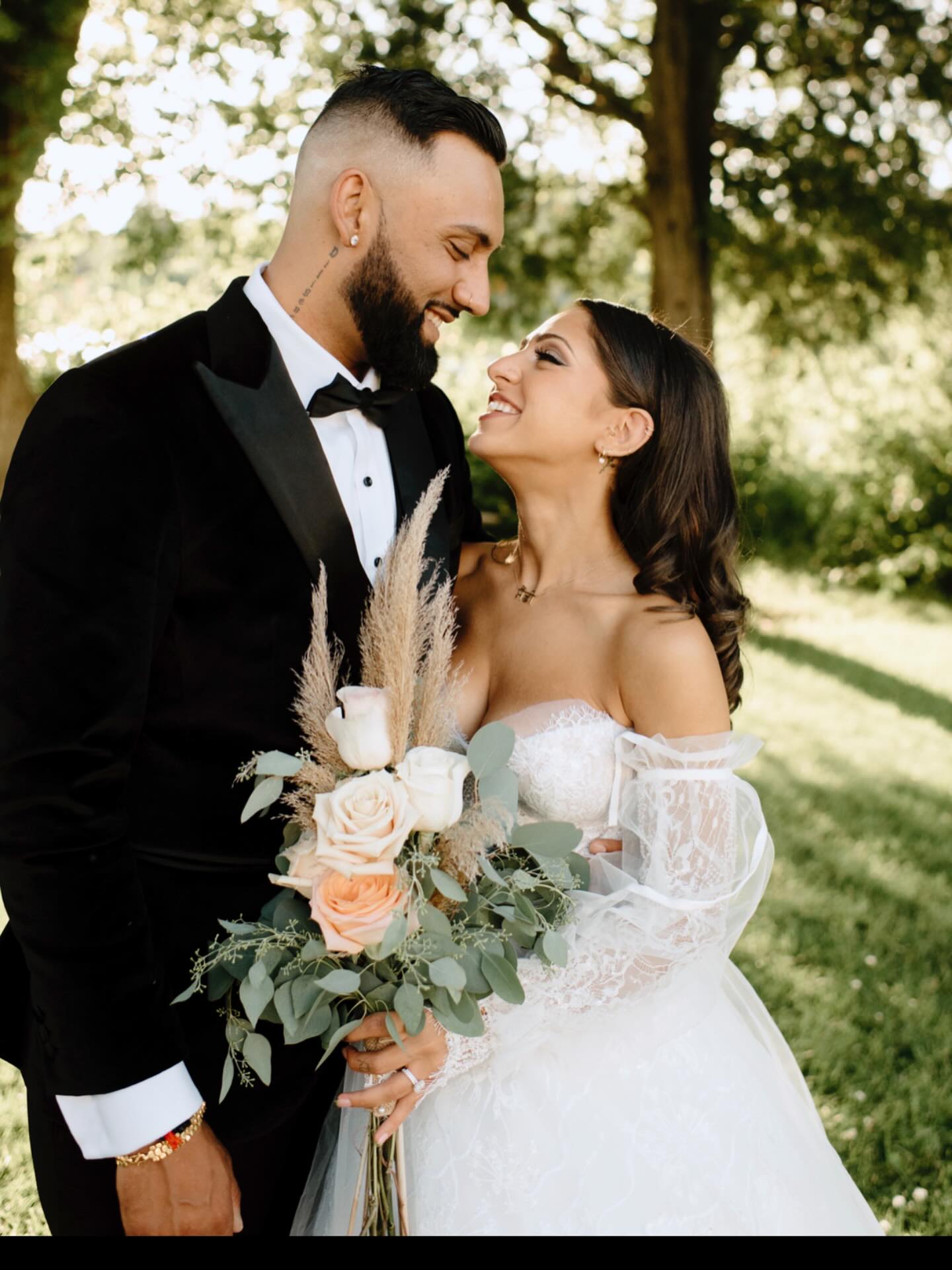 Just look at them 😍
✨ These quiet moments are some of my favorite parts of wedding days — all the love, none of the rush.
A sweet reminder that the celebration is about you two and your love story. Nothing else.