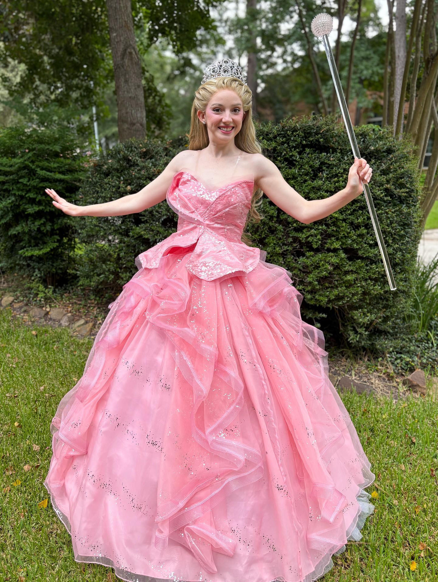 “You’ll be popular!
Just not quite as popular as me!” 💗🫧
.
.
.
#fairestofallparties #wickedparty #glindaparty #bubbleprincess #glindathegood #glindacosplay #princessparty #houstonkidsparty #houstoncharacters #houstonmoms #kingwoodmoms #houstonpartyplanner #kingwoodtx #springtx #cypresstx #houstonheights #riveroakshouston