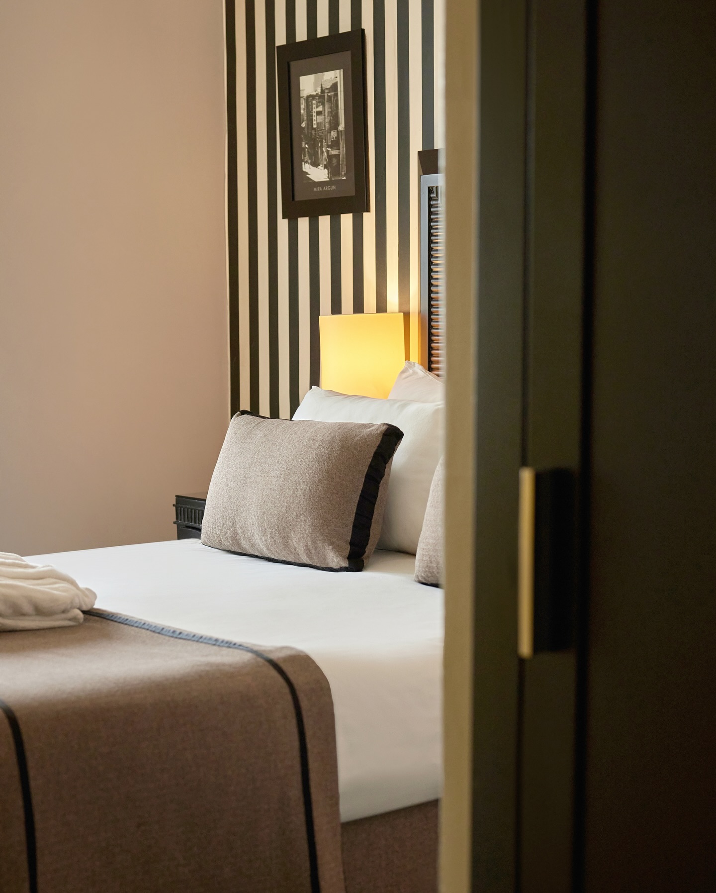 At the heart of a city with centuries of stories, Taksim has been pulsing with life for nearly 200 years.
Stay steps from the action at Avantgarde Urban Taksim — where contemporary comfort meets the timeless rhythm of Istanbul.
Culture, shopping, art — all just a step away.
And when the day winds down, retreat to the calm of our modern, serene rooms.