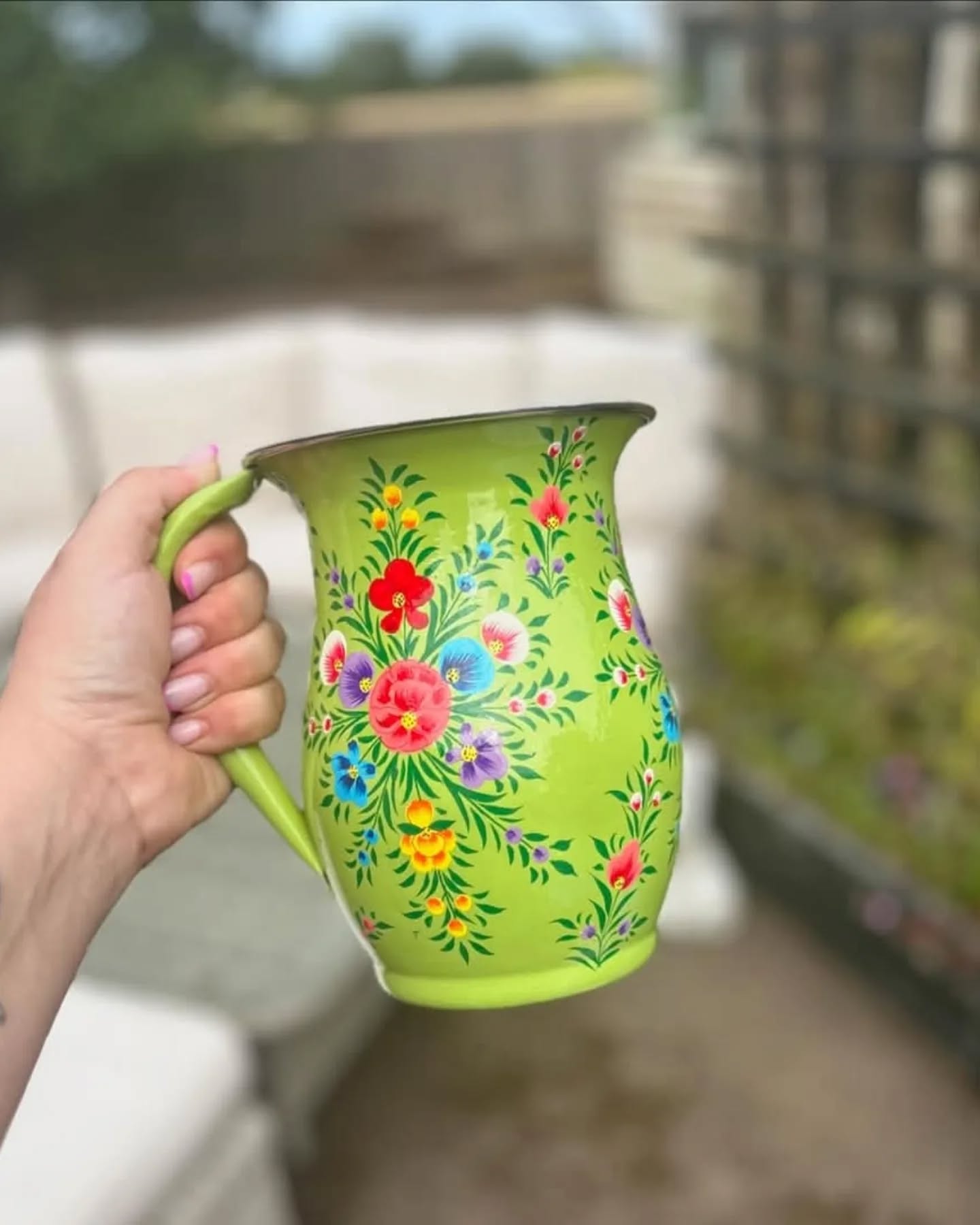 Time to introduce our next stall holder, @caspara_treasure ! Frankie joined us at some of our first markets and we can't wait to have her back!
She works directly with a small family business in Kashmir who hand paint and varnish beautiful enamel goods. Each item is individual and will bring colourful joy to your home or garden.
From ornaments to picnicware, discover her treasure trove of pieces this Saturday, the perfect treat for yourself or summery gift for someone!
#GreatDunmow #WhatsOnInEssex #EssexSmallBusiness