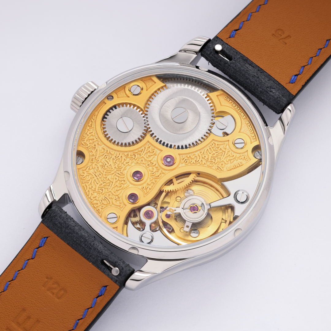The party’s not just on the front. Back here, the magic is mechanical. 🎉🔩
Laine GG with abstract calligraphy movement decoration in yellow gold.
#custommade #bespoke #guilloche #torstilaine #watchfam #lainewatches #watch #microrotor #swisswatches