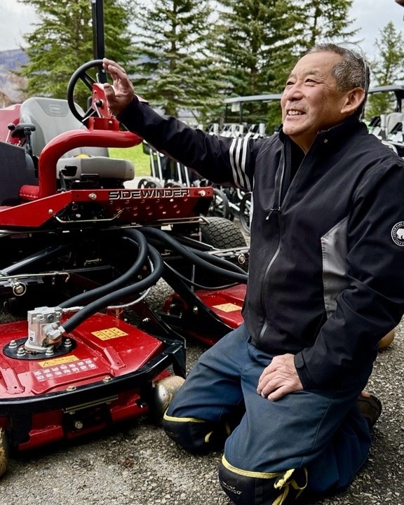 “You lose everything—the shop, the tools, the rhythm—and somehow, you still show up. That’s what this crew did.” — Hiroki, Golf Grounds Crew
100 years. Millions of stories.
Meet Hiroki, who returned after the 2024 wildfire and helped fuel the @fairmontjpl team, literally and figuratively, through an extraordinary rebuild.
🔗 Read his story of resilience, grit, and leadership by following the link in bio.
#JPLCentennialSeason #JasperGolf100 #MakeSpecialHappen #WhereIWork
