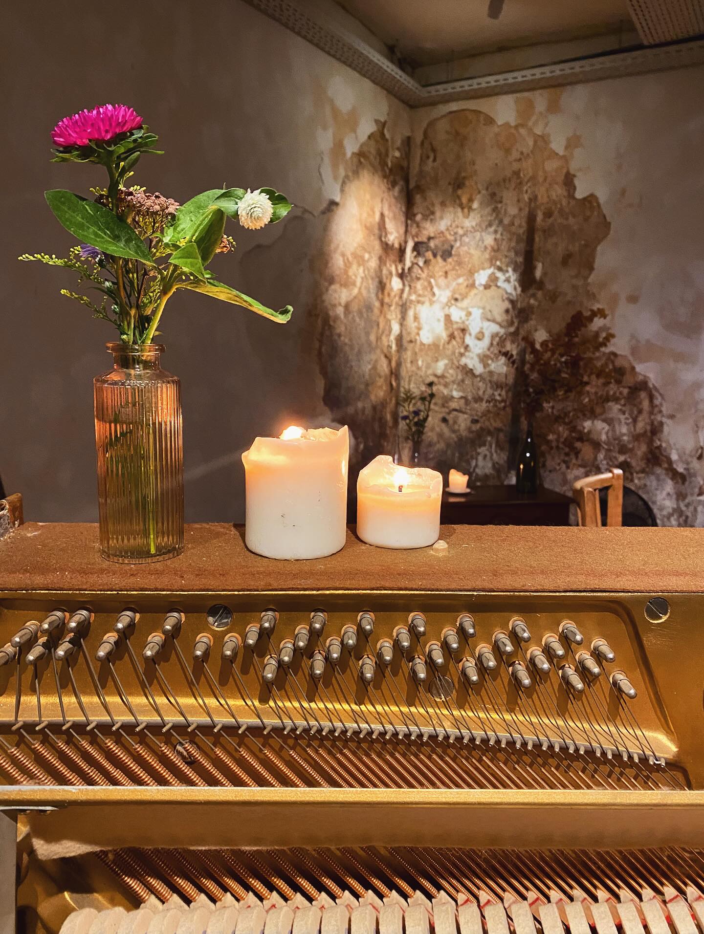 • UNE CHANSON AU BORD DED YEUX •
Merci @juliettemagnevasoa et @ivanalcx pour ce moment précieux au @centreculturel_ de la Villette.
J’ai adoré.
La musique m’avait manqué.
🫶🏼