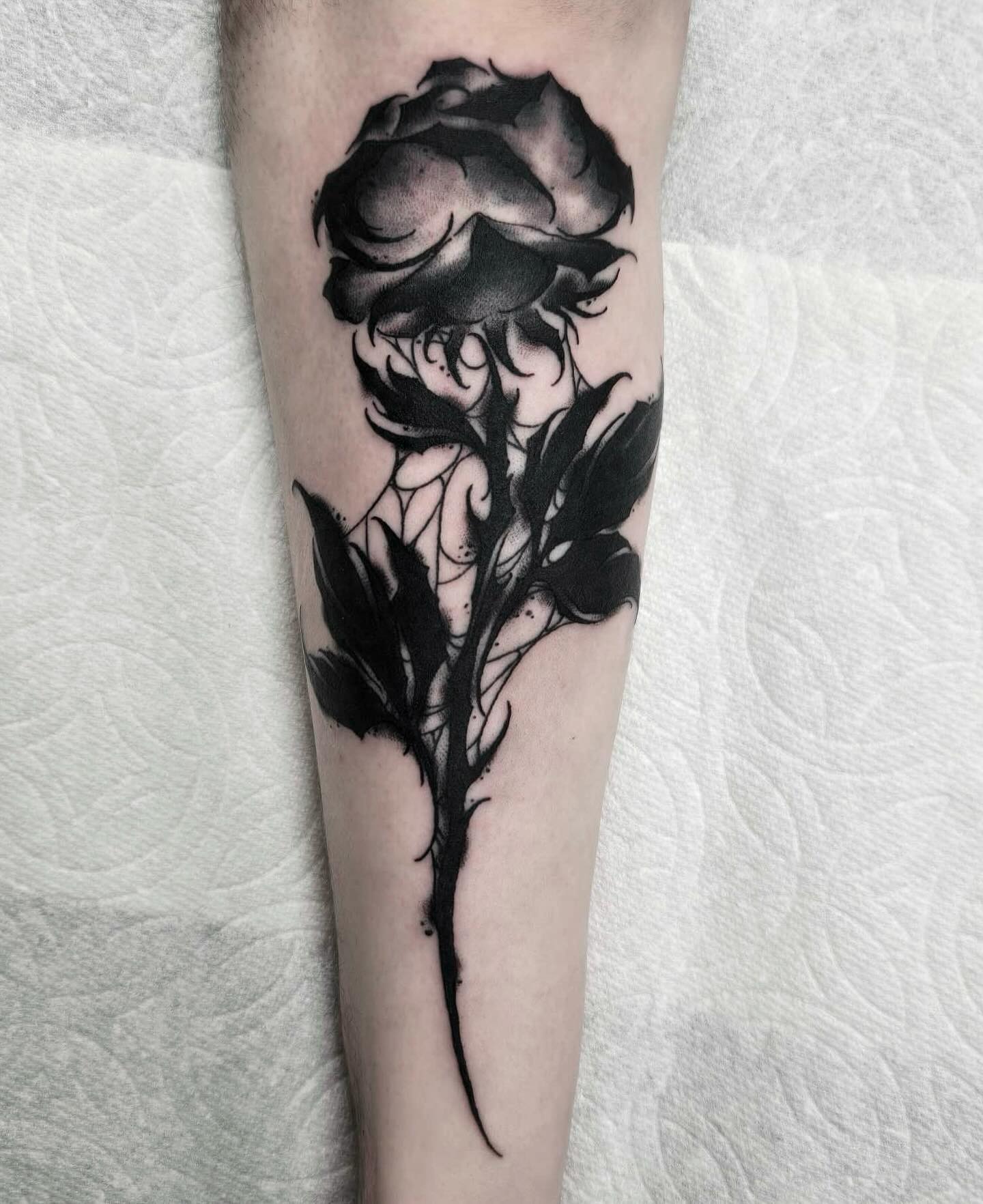 Dark rose made by @heathen_tattooer 🥀
#rose #rosetattoo #rosetattoos #ornamentaltattoo #darkornamental #darkart #everett #snohomish #pnw #cascades #bellingham #whatcomcounty #lynnwood #bothell #tattoos #tattoo #pnwtattoo #floral #flowertattoo #flowers