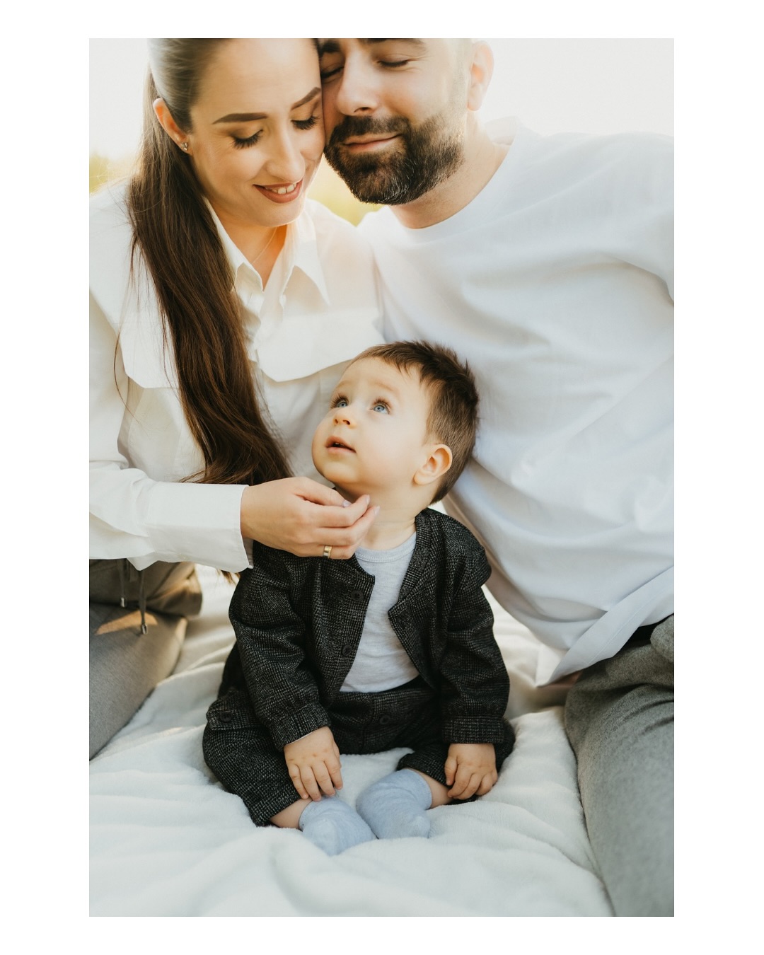 #családifotózás #familyphotography #familyphotos #
#peopleinnature #photoshoot #tree #grass #woodland #belovedstories #sonyalpha #postthepeople #outdoor #hungarianphotographer #feeling #hug #lovemyjob #instahun #igershungary #instagood #follow #photooftheday #picoftheday #ınstalike