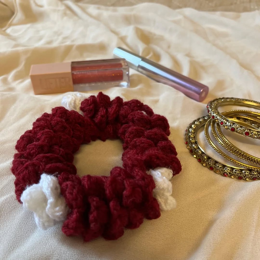 In a world of trends, choose the timeless beauty of gajra.
#gajra #indiantradition