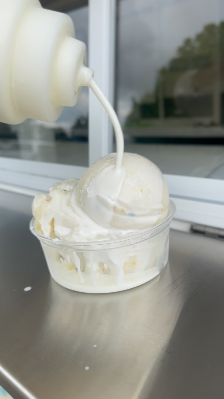 Lemon Thyme + Sweet Cream is a SHOWSTOPPER ๐๐จ
Get an early start to your weekend and stop by and see us! We are open 12-6๐คโจ๐ซถ๐ผ
#twistedice #fairhope #baldwincounty #sweettreats #healthy #familyvibes #gulfcoast #dessert #alabama #frozenfun #lemon #lemonthyme #sorbet #italianice #love #italian #yum
