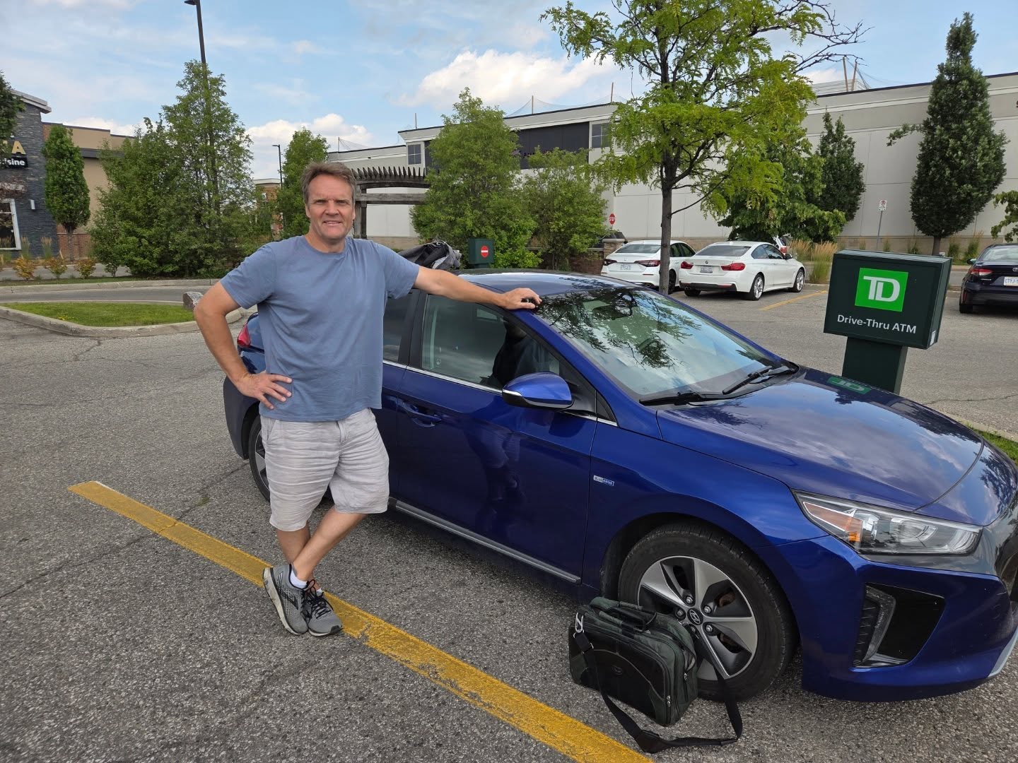 A seamless sale! We were thrilled to pay our client on the spot for their beautiful 2019 Hyundai Ioniq Electric Preferred.
#SellMyCar #InstantCash #UniversalMotors #Mississaugadealership #electricvehicle #hyundai