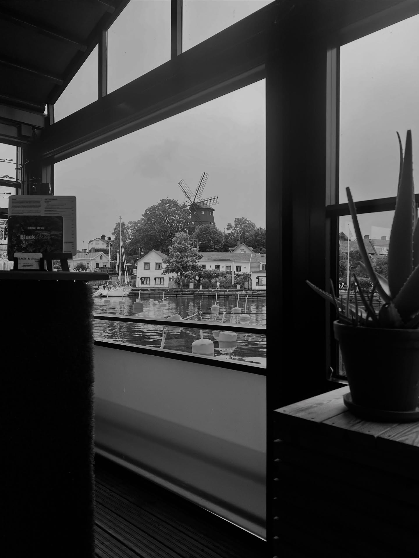 Fredagar på B&W Lounge…kan det bli bättre? 🥂