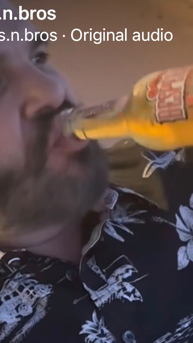 Looking smooth putting back a beer on a terrace in Rome🇮🇹…….NOT!
#beer #canada🇨🇦 #goodvibes #pilsner #italy #funny #oops #Rome