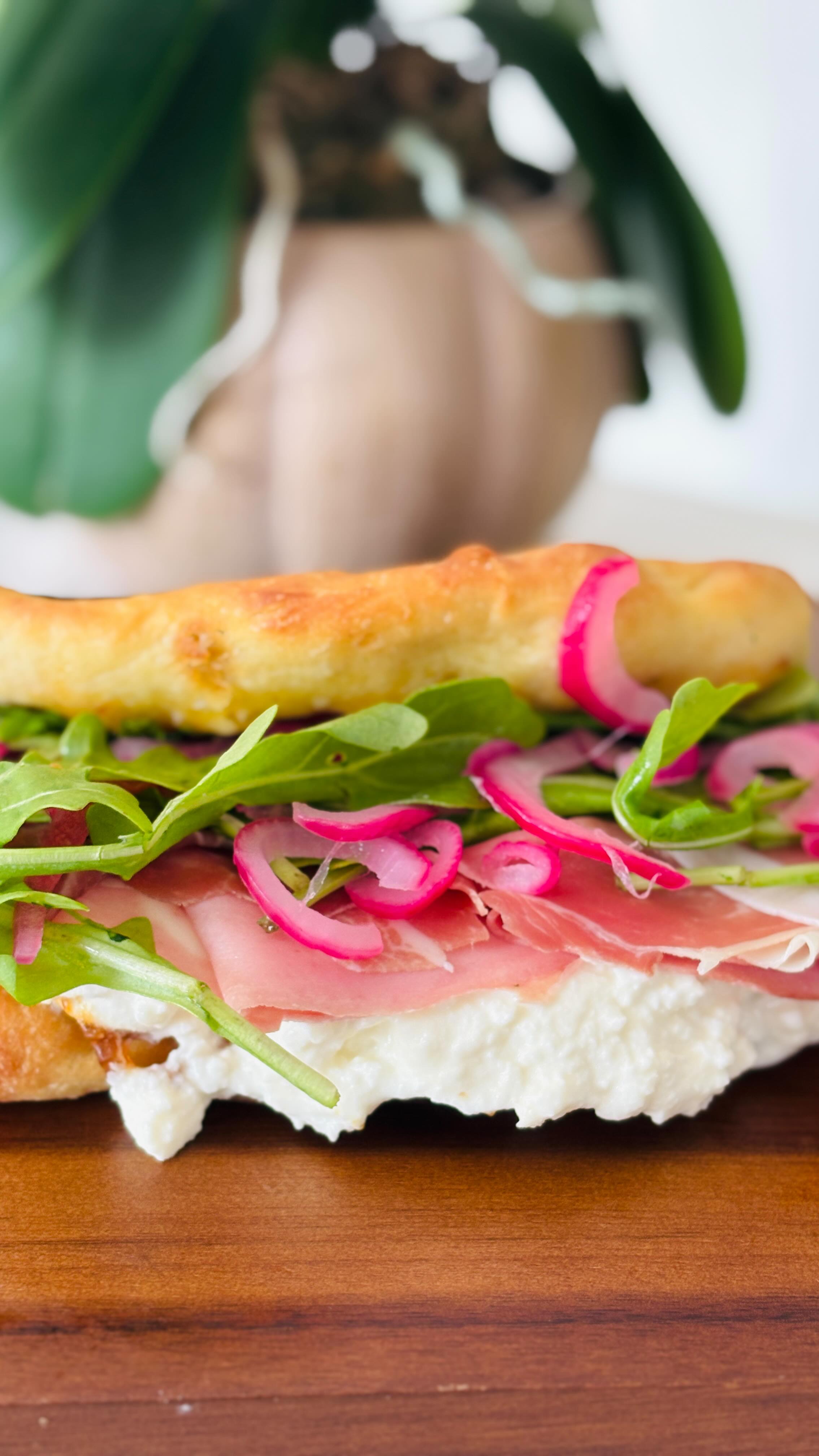 National Sandwich Month : Day 3 🥪 Burrata, homemade fig jam, mortadella ,prosciutto, arugula, and pickled red onions, all folded in hot, chewy pizza dough.
Creamy, salty, sweet, and everything I want in a sandwich. This one is for you @t_c_dee loved the suggestion!
Follow along for the next sandwich and join is for Day 4! 🥰
#NationalSandwichMonth #BurrataSandwich #PizzaDoughSandwich #Prosciutto #FoodieShorts