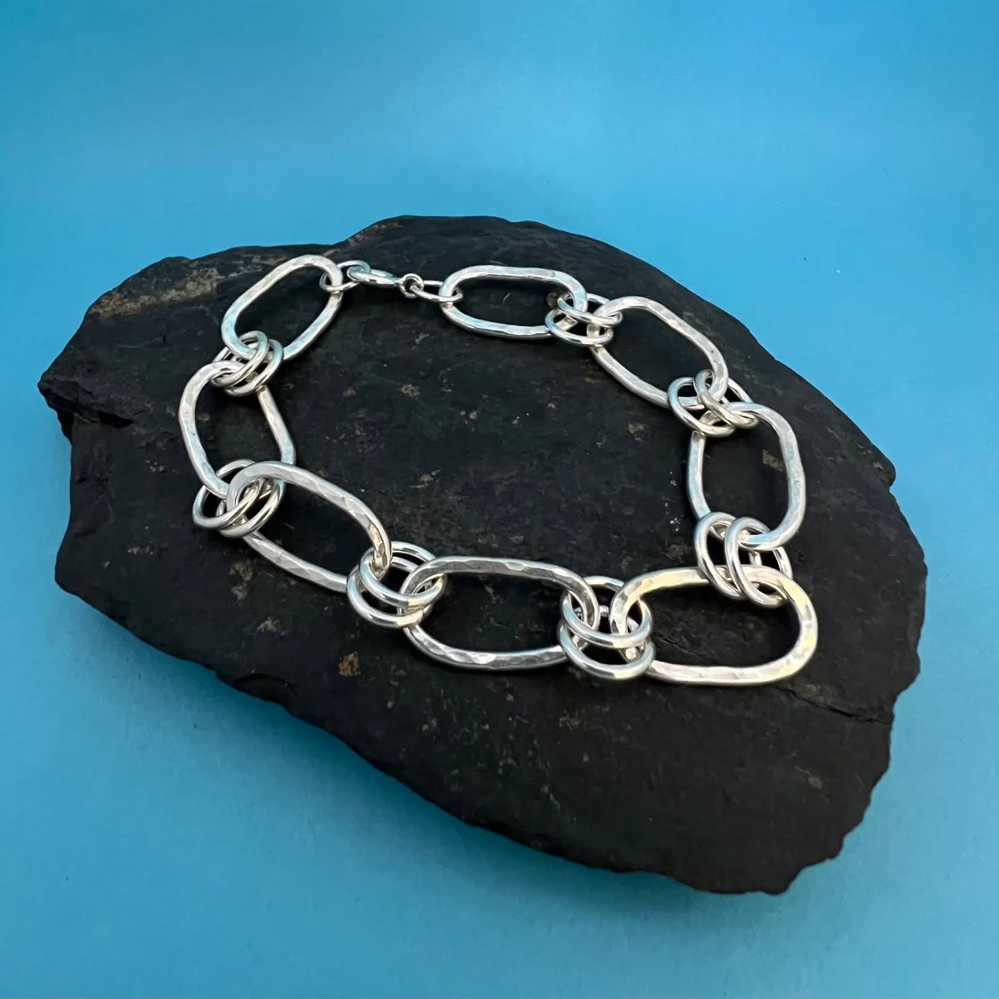 Our next small business joining us this Saturday is @suzisilver925 . The very talented Sue makes her recycled silver jewellery right here in Great Dunmow. From dainty earrings to chunky bangles, she's got something for everyone!
Come and see for yourself this Saturday between 10 & 3.
#Dunmow #GreatDunmow #MadeInEssex #DiscoverUttlesford #HandmadeEssex