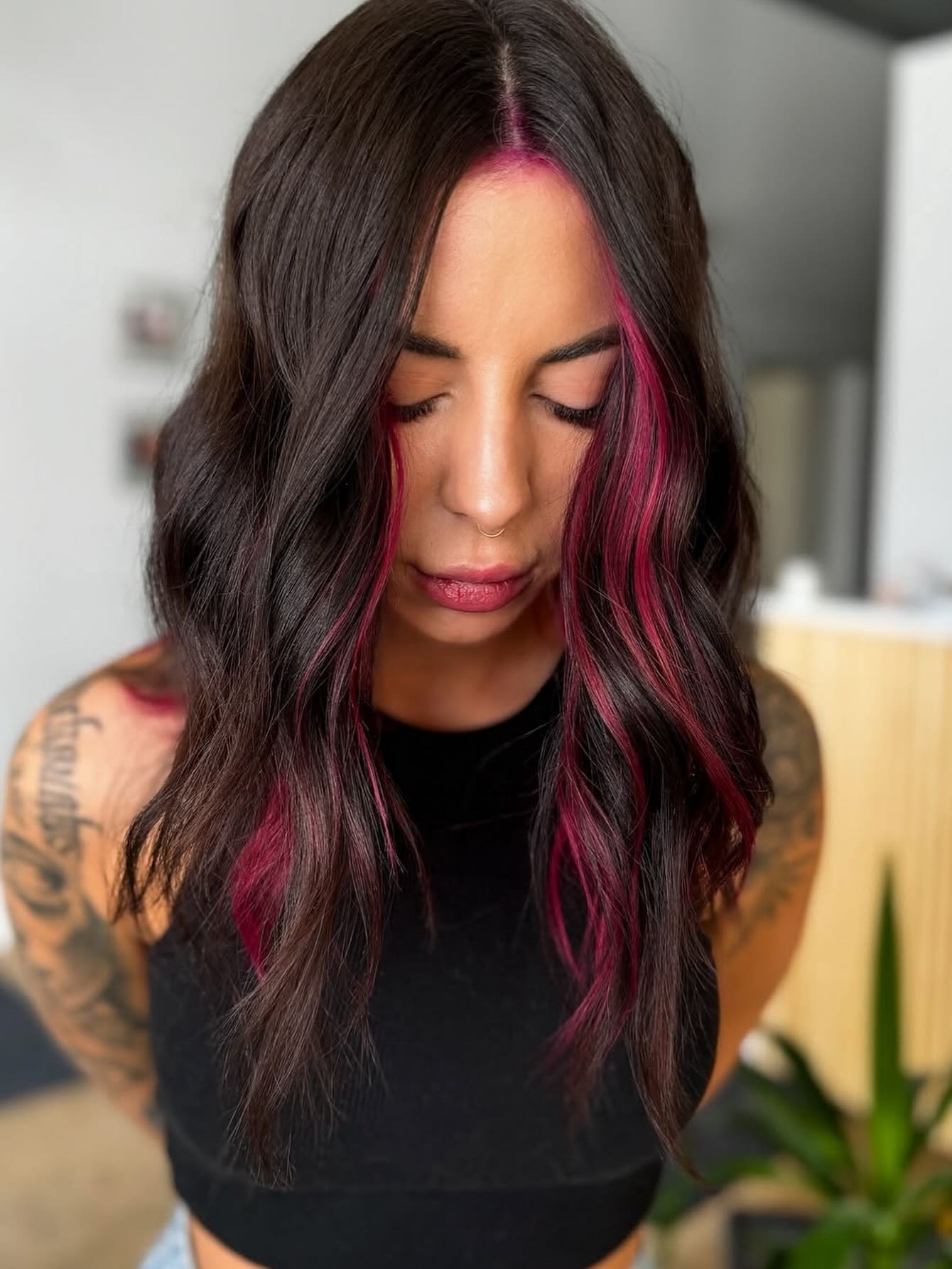 Pops of pink by @cutebutcutthroat π©·πΈ
#yychair #yychairstylist #yycsalon #foxandmaneyyc