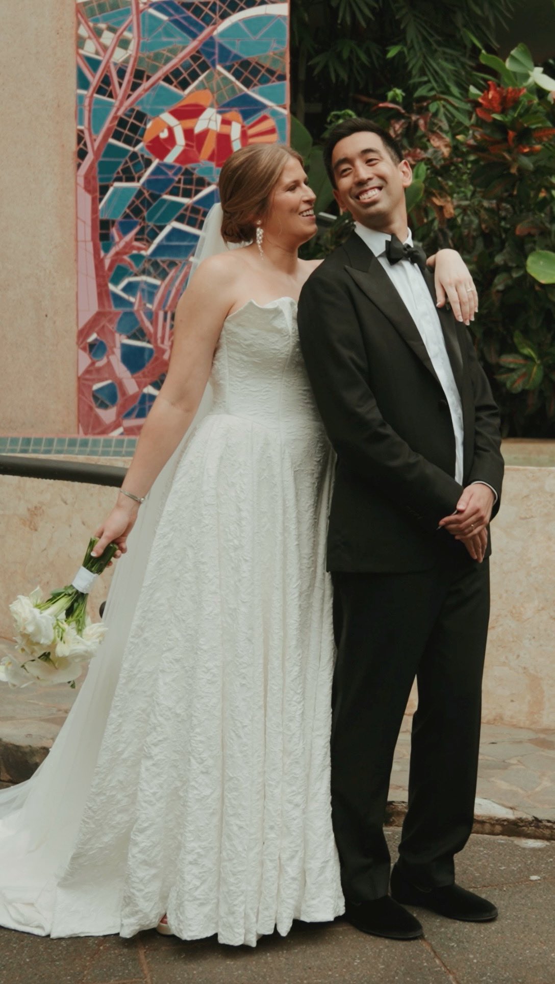 Carly & Chris said “I do” and “pura vida” in Costa Rica 🌊🐚🌴Absolutely loved being a part of this beautiful wedding weekend. There were belly laughs, amazing food, stunning views, and most importantly— two incredible people becoming one!
video: @marycatherinefilms
photo: @olivofilm
planning: @oasisdestinationweddings
venues: @villapuntodevista & @lamariposahotelcr
catering: @wowchefservice
gown: @belfiorebridal
hmua: @manuelantoniohairandmakeup
cake: @halihomebakes @halicopteraway
dj: @iamaclass