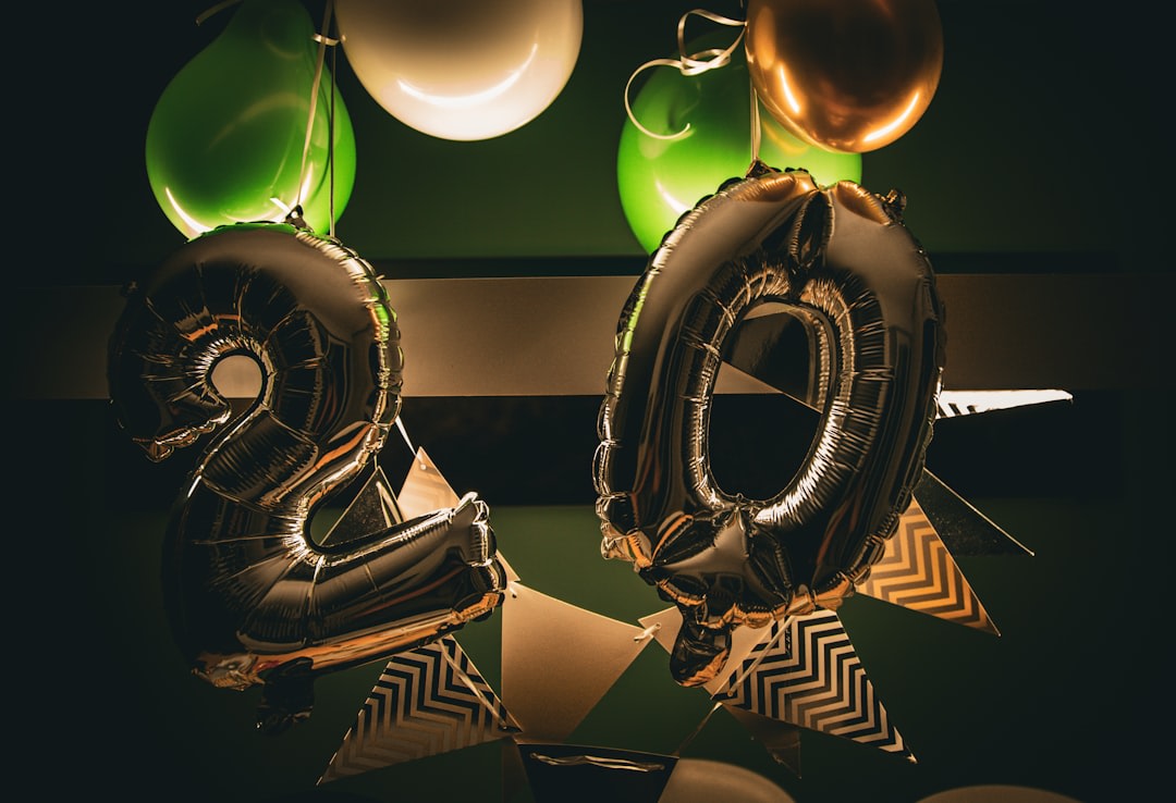Ready to turn heads at your next bash? 🎉 Balloon tails add that magical touch! Check out our designs today!