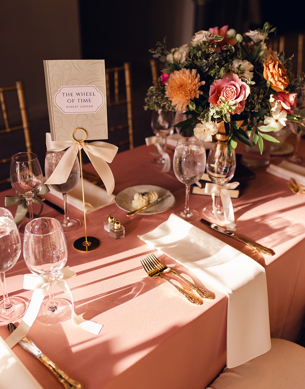 In a celebration beautifully crafted for two book lovers, each table tells a story, inviting guests to immerse themselves in the pages of their favorite tales. With names like “The Wheel of Time” and “Pride and Prejudice,” the tables become more than just places to sit—they’re windows into the couple’s shared passion for literature.
This thoughtful detail reflects the couple’s essence—two hearts united by a love for storytelling, where every chapter is filled with adventure, romance, and the promise of a beautiful future together.