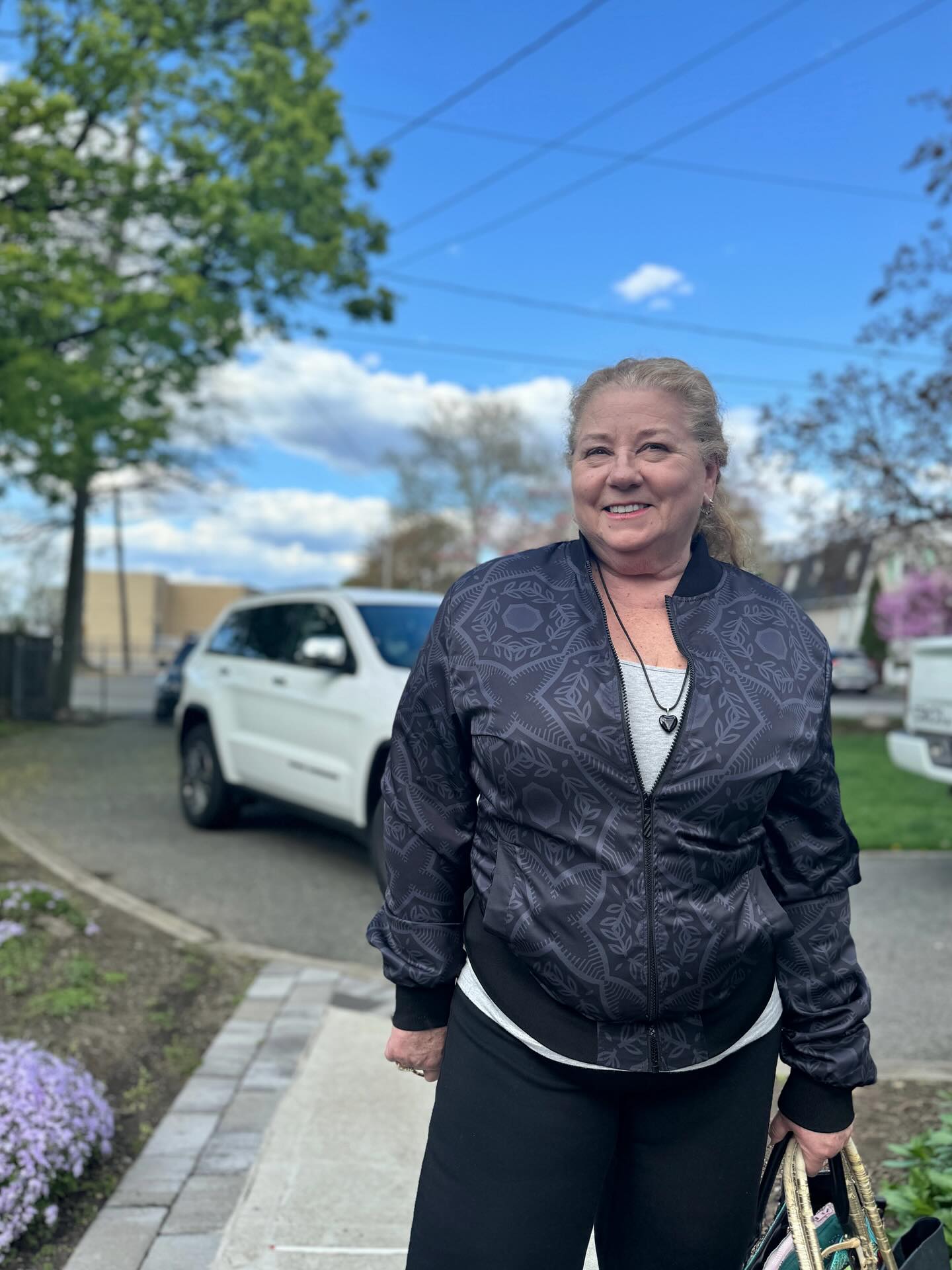 Jean is rocking that Obey Laurels Bomber jacket. 🌿🌿🙌
#obeylaurels
#LP #livepurposefully
* * * #RovingBee #fielddesigner #theredthread #nyismygirl #theredthreadNYC #workonsite #lynnplatow #travelerforwork #travelerforlife 🔺 #livingfortwo