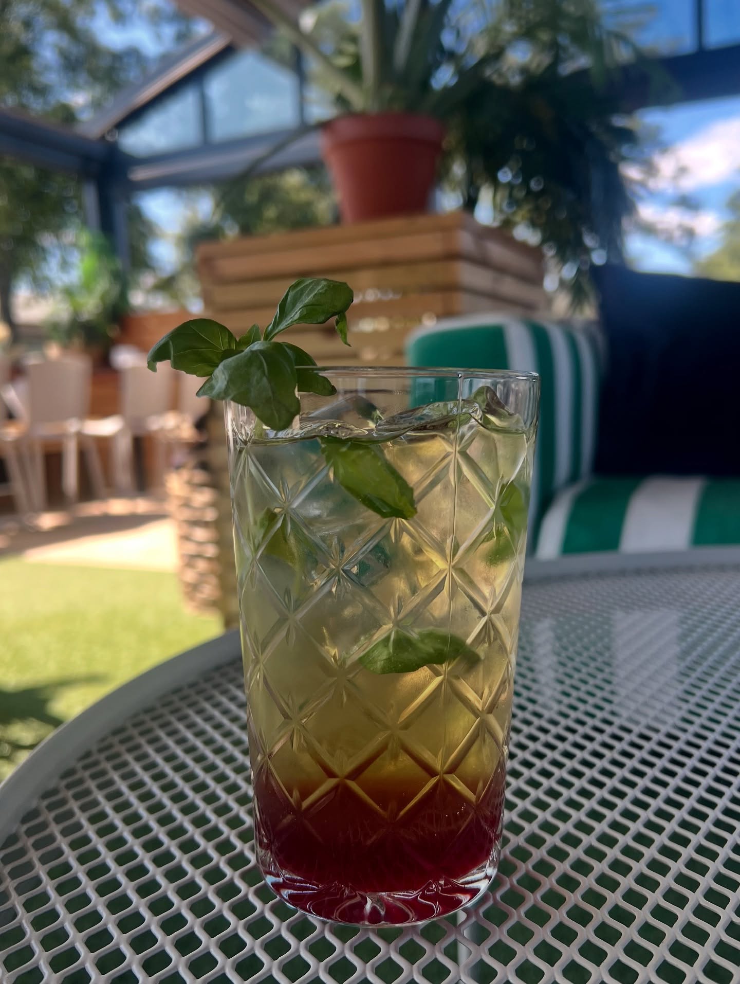 Kelly’s Sour Apple is back to honour the creator of this cocktail and to bring back an all-time favourite for us at Black & White…who remembers it? 🍎
Available as a non-alcoholic cocktail too.