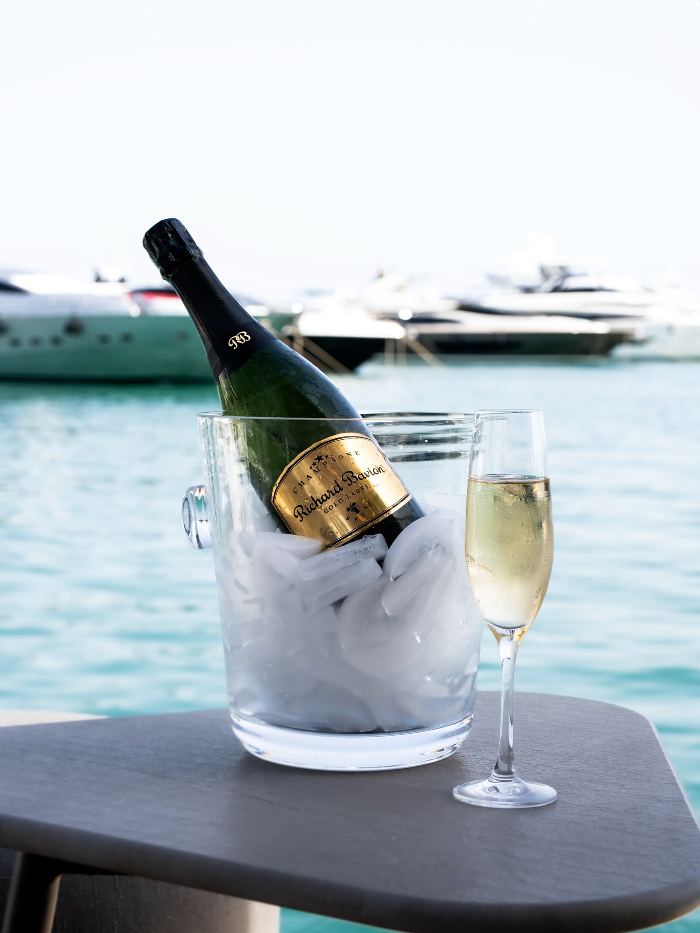 Champagne, sea breeze, and quiet luxury. Richard Bavion on ice — made for moments that speak for themselves.
#RichardBavion #ChampagneLifestyle #YachtVibes #ChampagneMoments #pearlyachts #icechampagne #summerchampagne #BavionExperience #champagne #bavion
