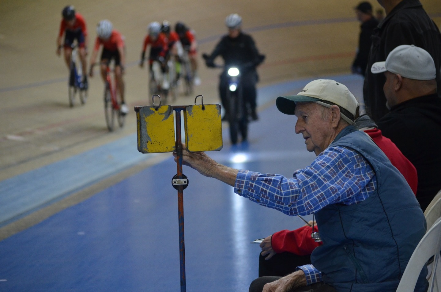 With the forecast for this week still leaning towards the wetter end of the spectrum. Remember that you don’t have to go too far for a quality indoor session.
•Monday night Point score session 6:00pm
(skill approval required)
•Tuesday Arvo Cycletorq session 4:30pm-6:30pm
@cycletorq_cc
•Tuesday night 130 laps 6:30pm (beginner friendly)
Stay safe, stay dry, have fun.
Any questions please reach out on any of our club social channels.