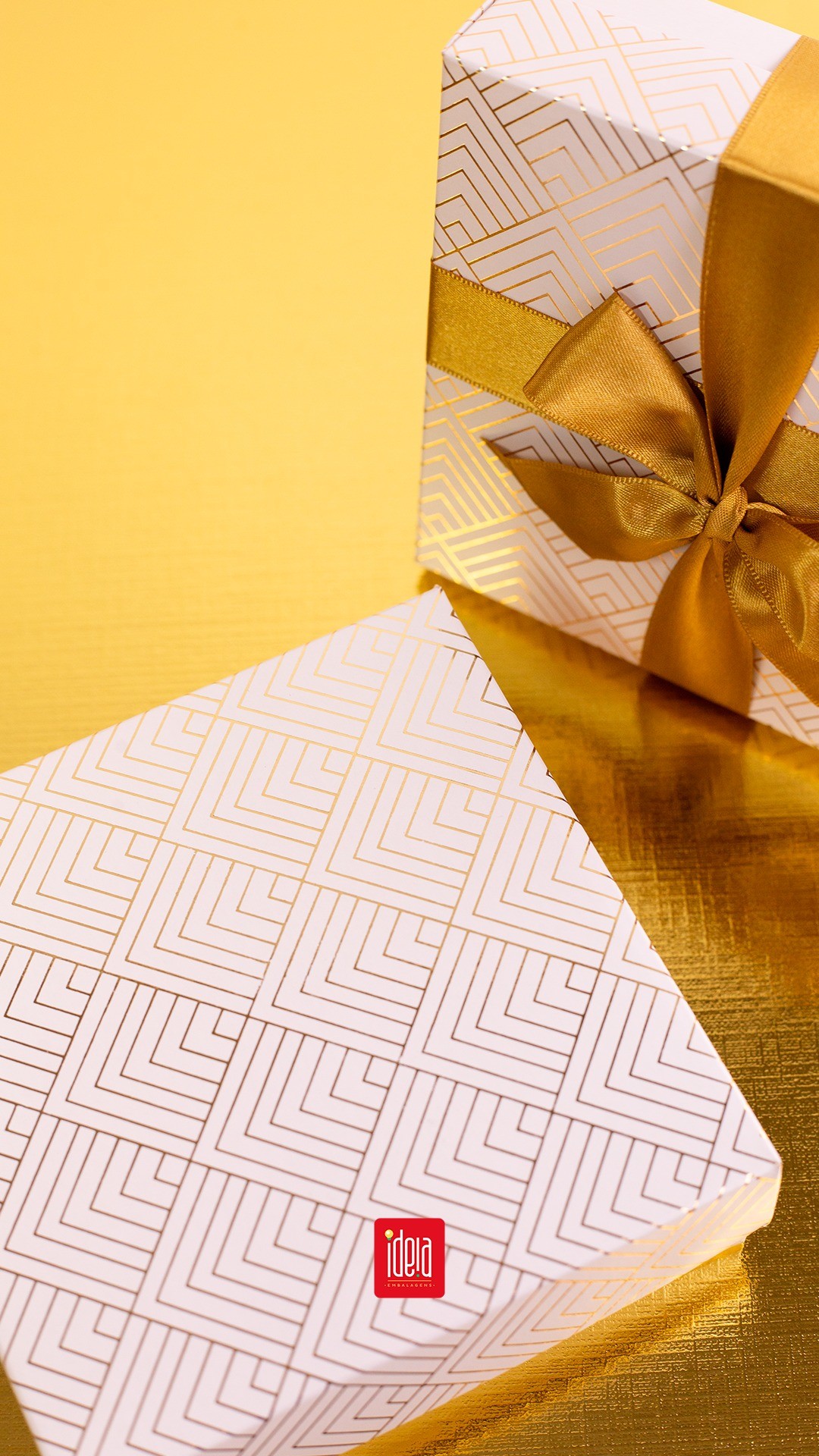 Sofisticação que brilha em cada detalhe!
Nossa embalagem branca com tampa texturizada em hot stamping ouro é puro charme e elegância. 🌟 Perfeita para destacar seus produtos com um toque de luxo e exclusividade. 🎁
Comente "Eu quero" para receber uma mensagem especial!
#BrancoComOuro #IdeiaEmbalagens