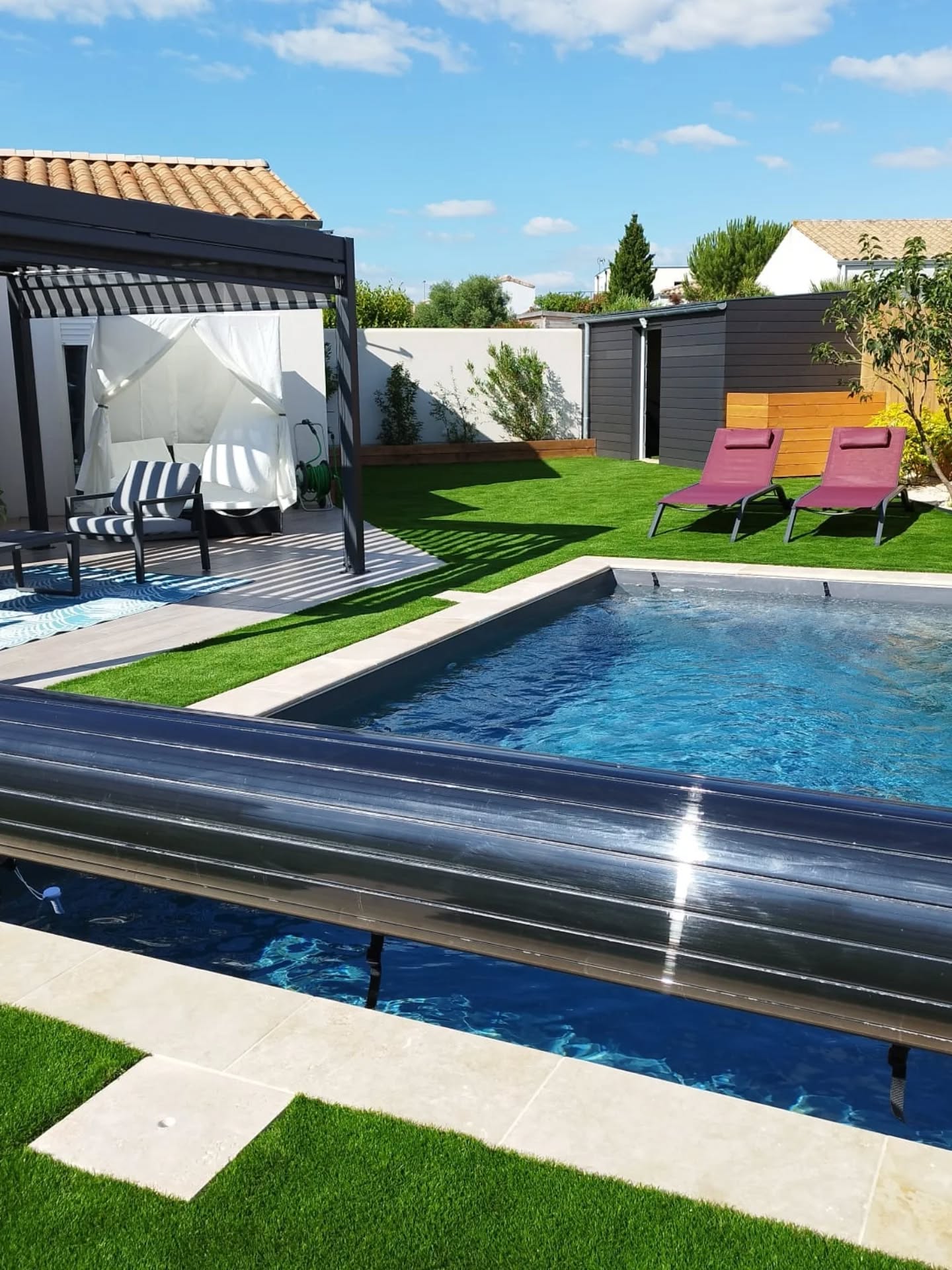 Ce projet d’aménagement paysager a été conçu pour allier esthétique, fonctionnalité et durabilité. ✨
- Gazon synthétique
- Bardage bois en pin douglas
- Coffre bois brise vue clim
- Jardinière bois
- Massif minéral
- Plantation
- Arrosage automatique
📍L'Houmeau
✉️ N'hésitez pas à nous contacter !
✅ Devis gratuit