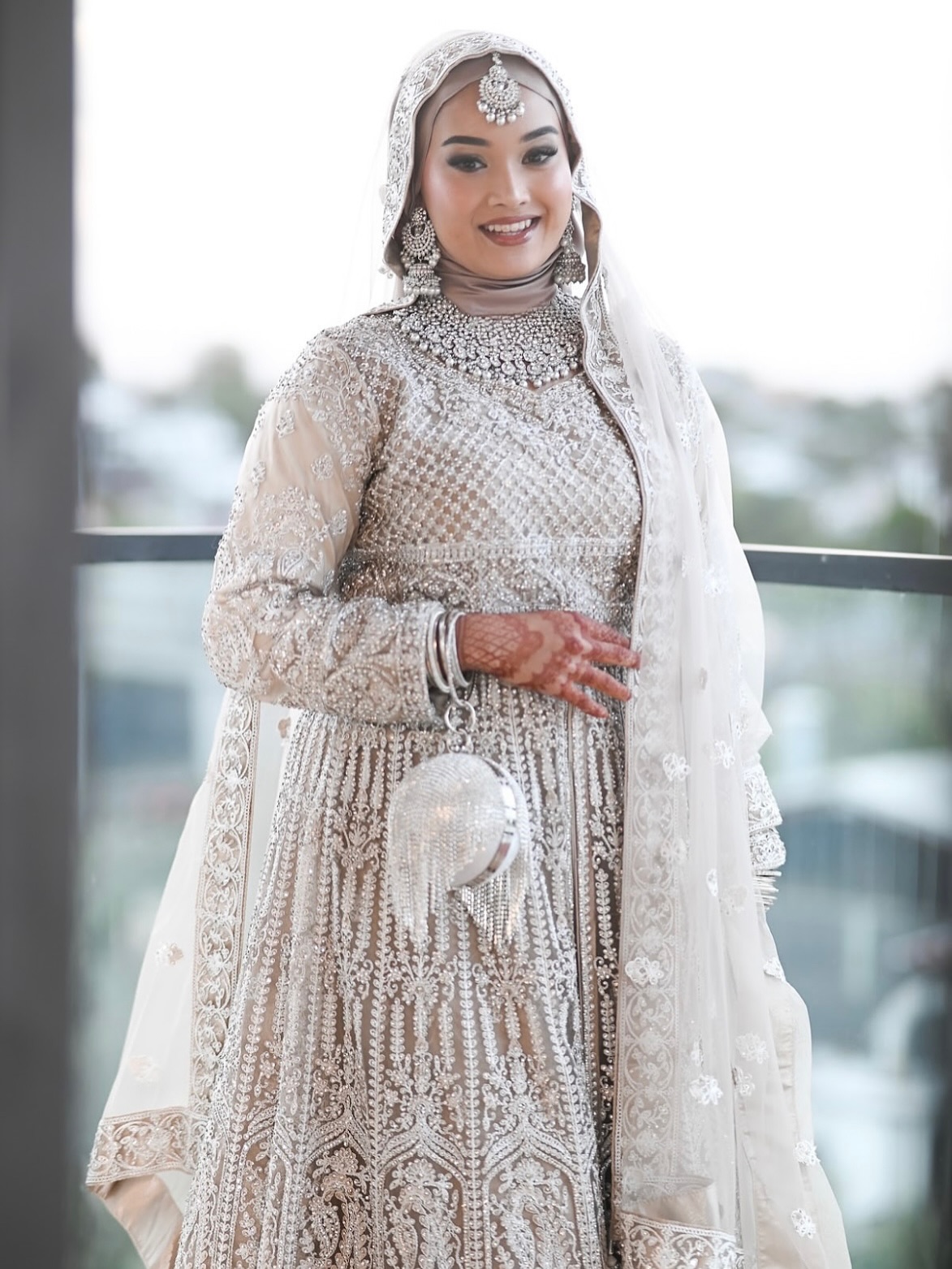 Hijab, Dupatta & Jewellery setting done for the stunnnnning bride Zalah for her Reception ✨
Thank you @zalah_s for giving @the.hijabi.stylist this opportunity to style you on your special day 💜
Makeup: @makeup_by_sumi_
Henna: @henna_by_zee_nz
#bride #hijabsolo #hijabers #hijabstylist #hijabibride #muslimah #modestfashion #hijabinspiration #hijab #bridal #bridalwear #receptionlook #weddingphotography #weddingdress #walima #walimabride #modestclothing #hijabtutorial #explorepage #instafashion